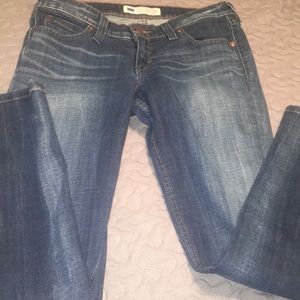 EUC Levi’s Demi Curve Jeans
